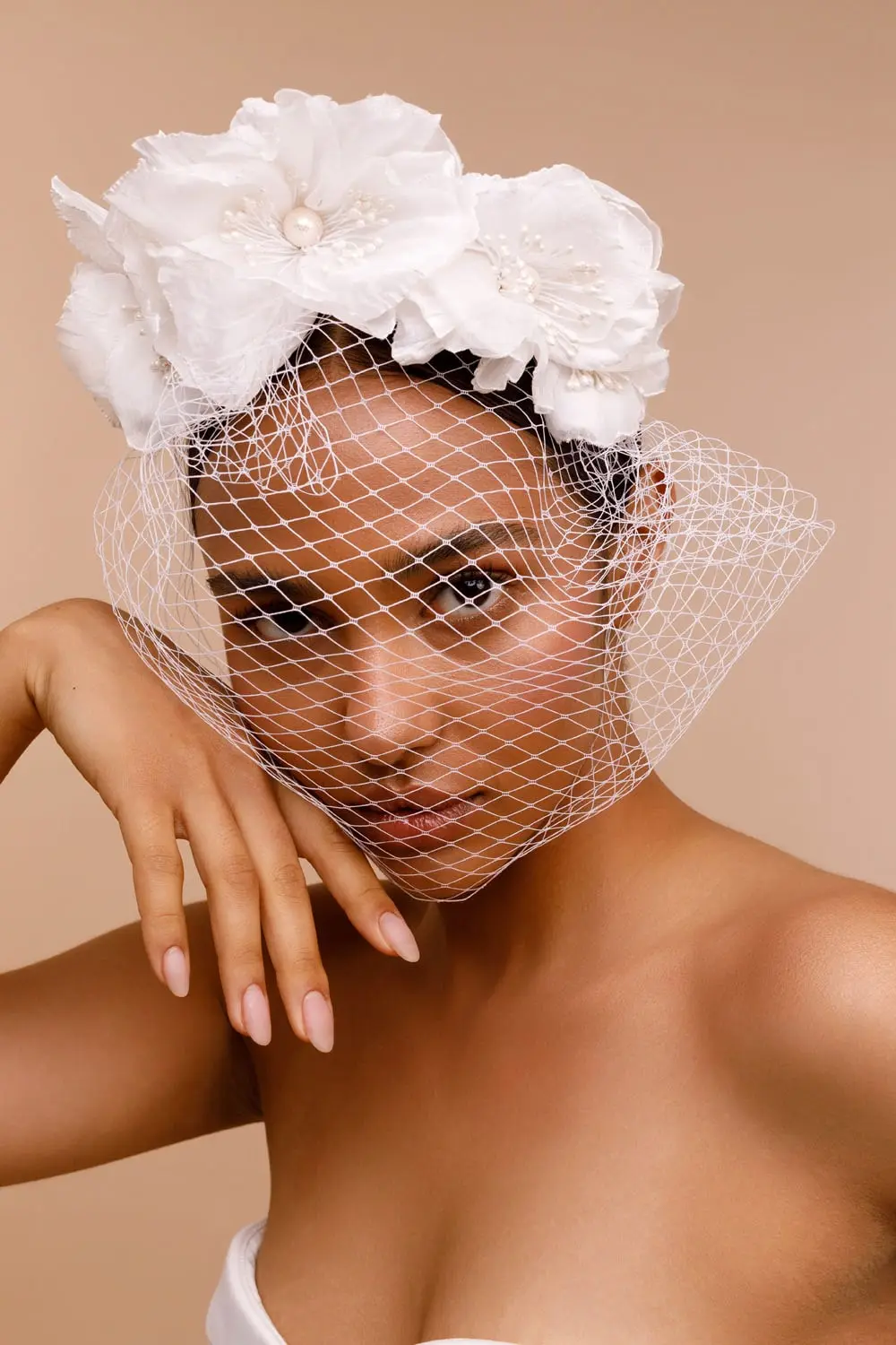 VEILS AND ACCESSORIES