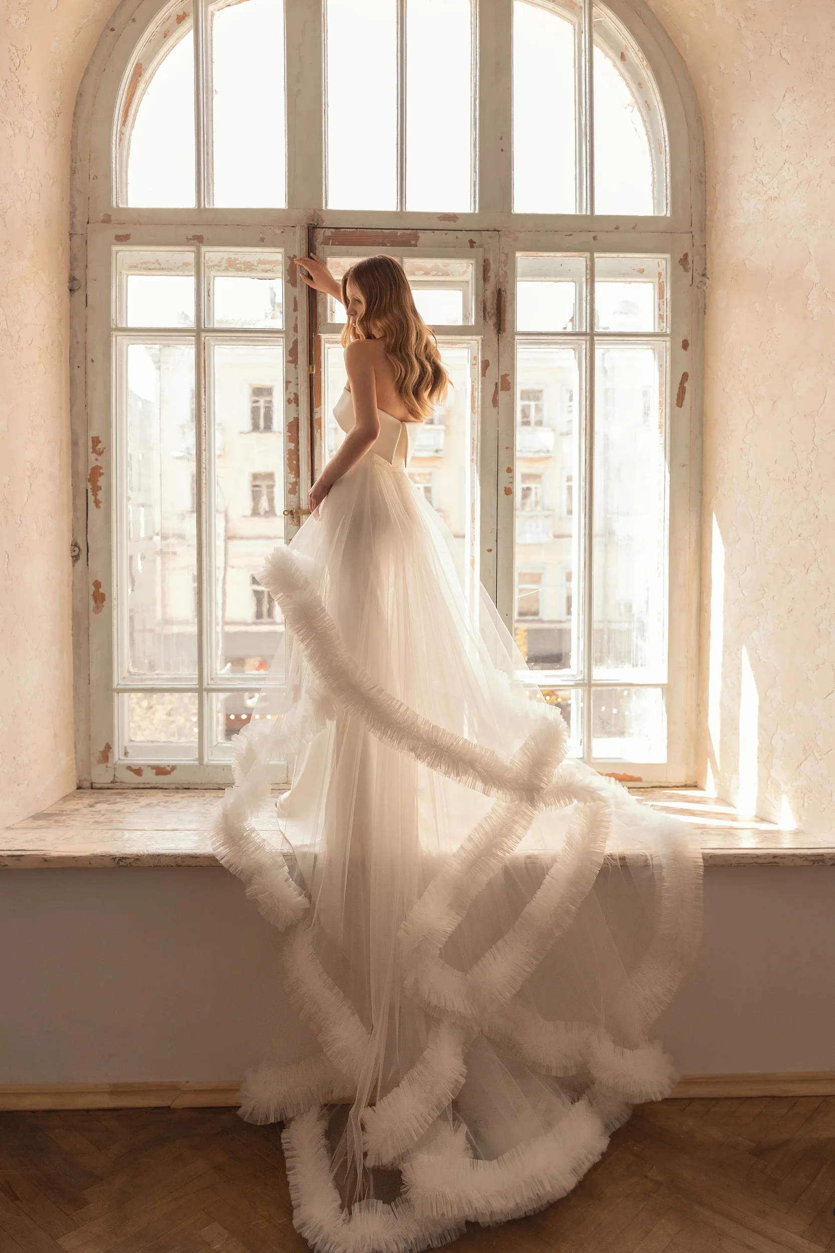 Pretty - Eva Lendel | Luxury bridal fashion brand