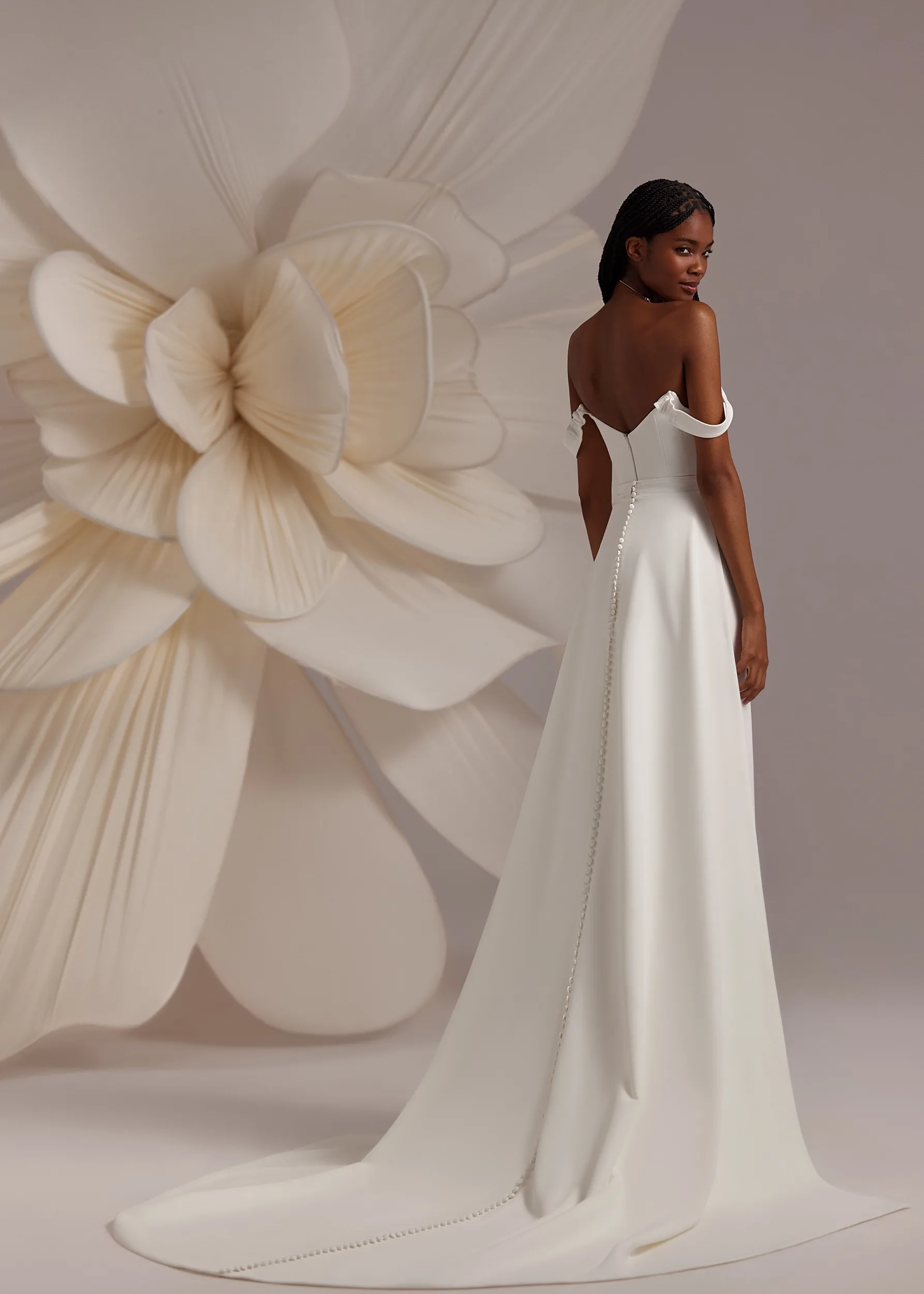 Endi - Eva Lendel | Luxury bridal fashion brand