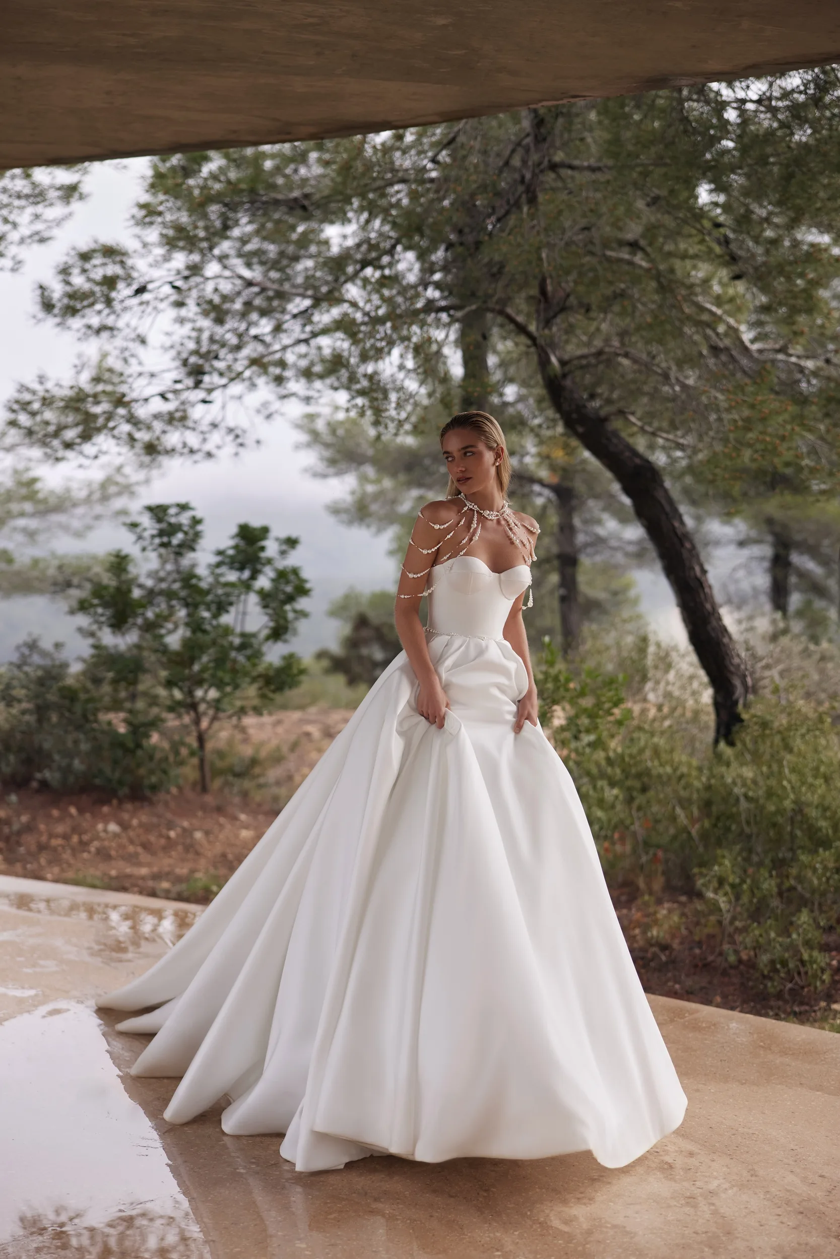 Valley - Eva Lendel | Luxury bridal fashion brand