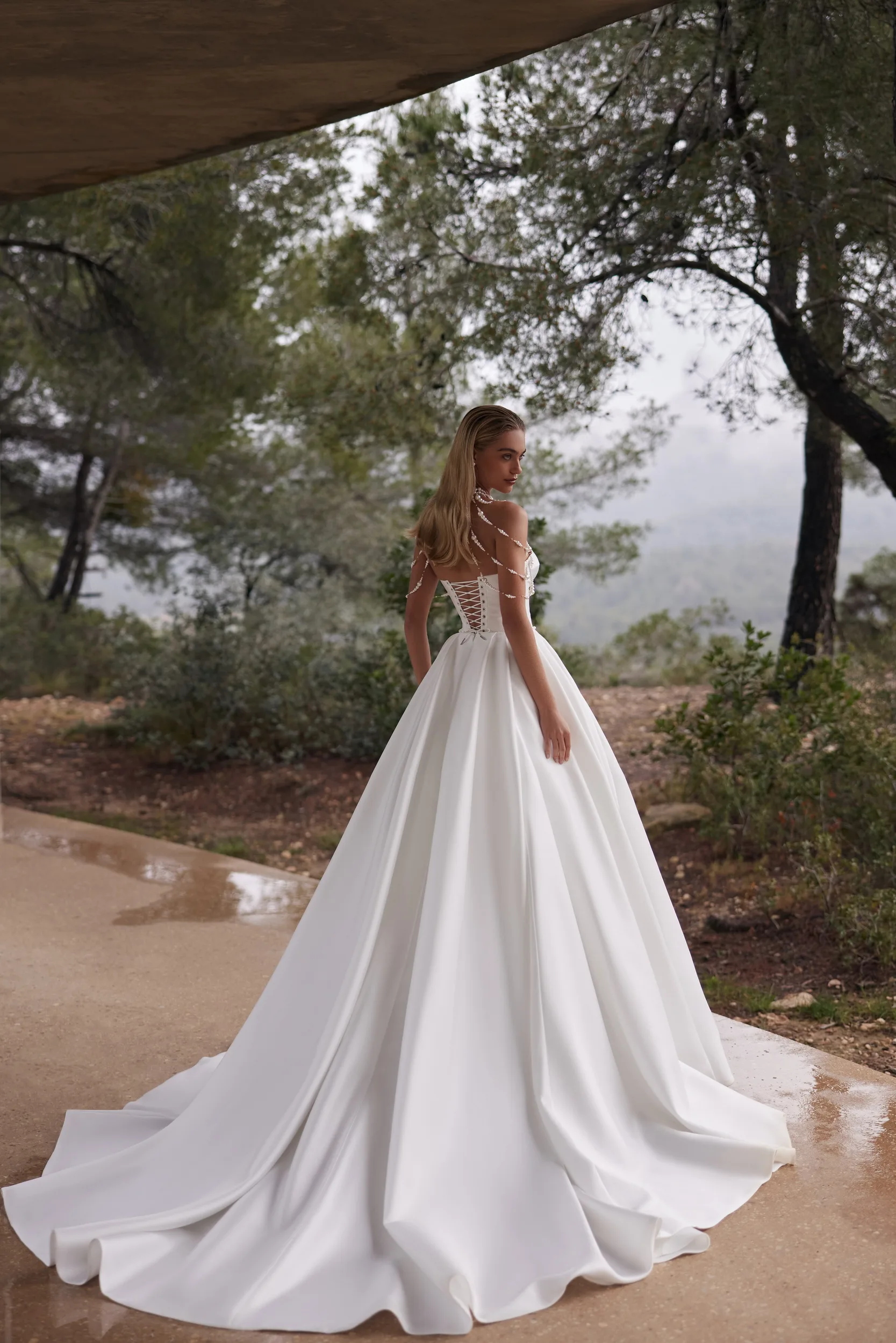 Valley - Eva Lendel | Luxury bridal fashion brand