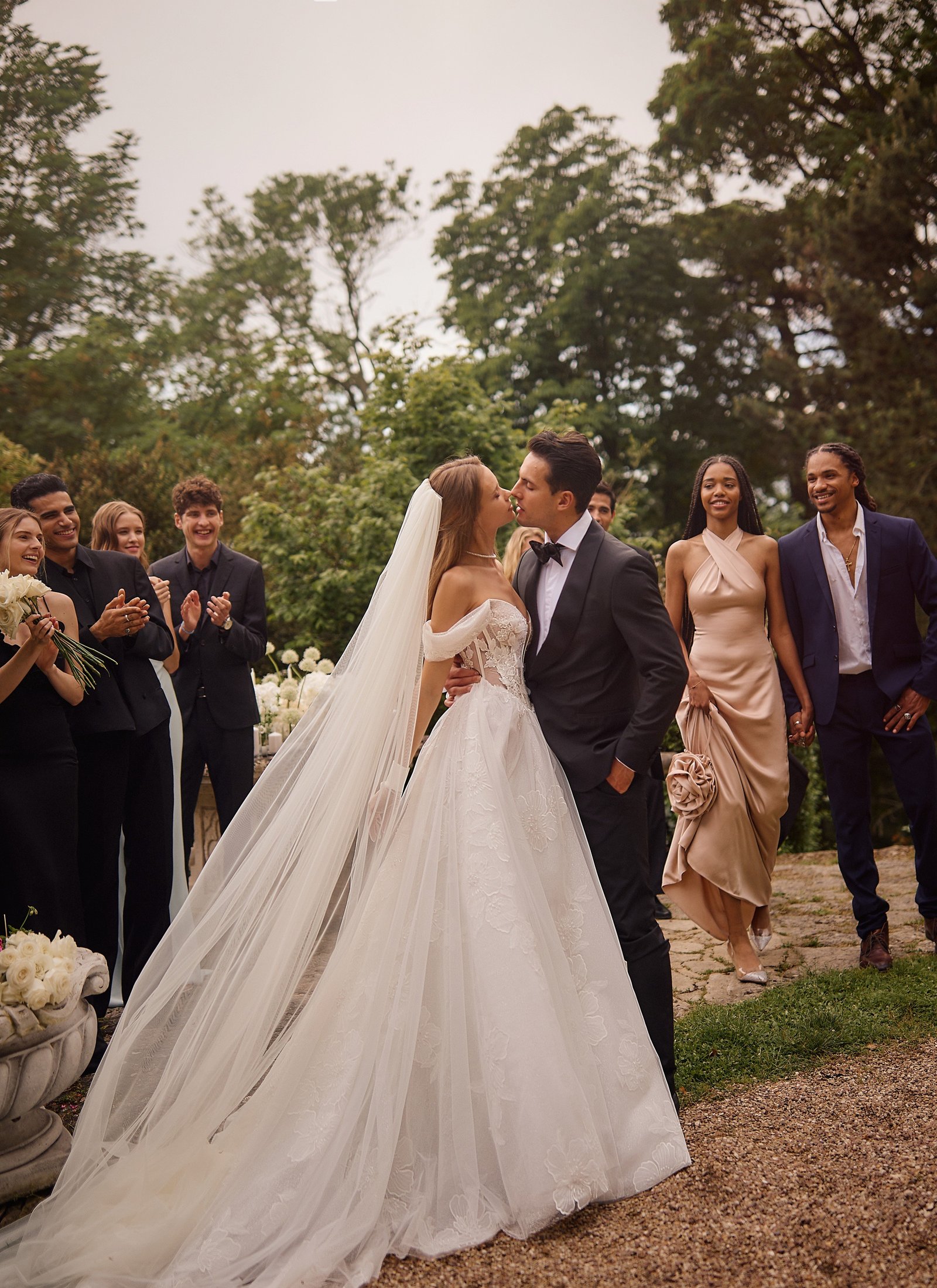 Amor 4 wedding dress by Eva Lendel from Love Story collection