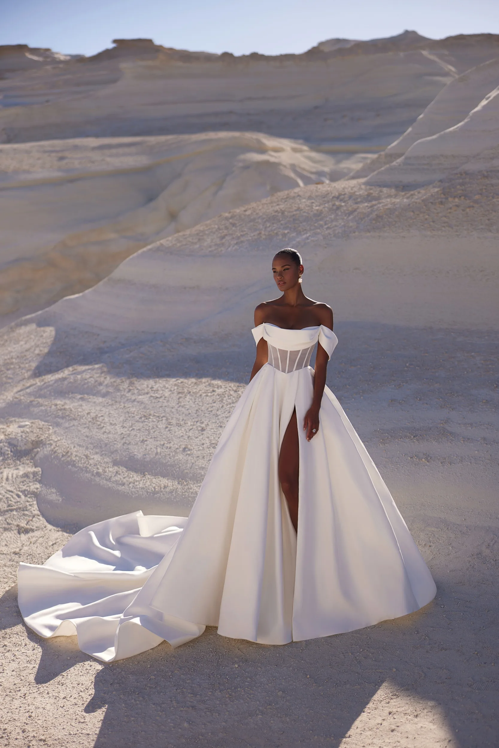 Spirit - Eva Lendel | Luxury bridal fashion brand