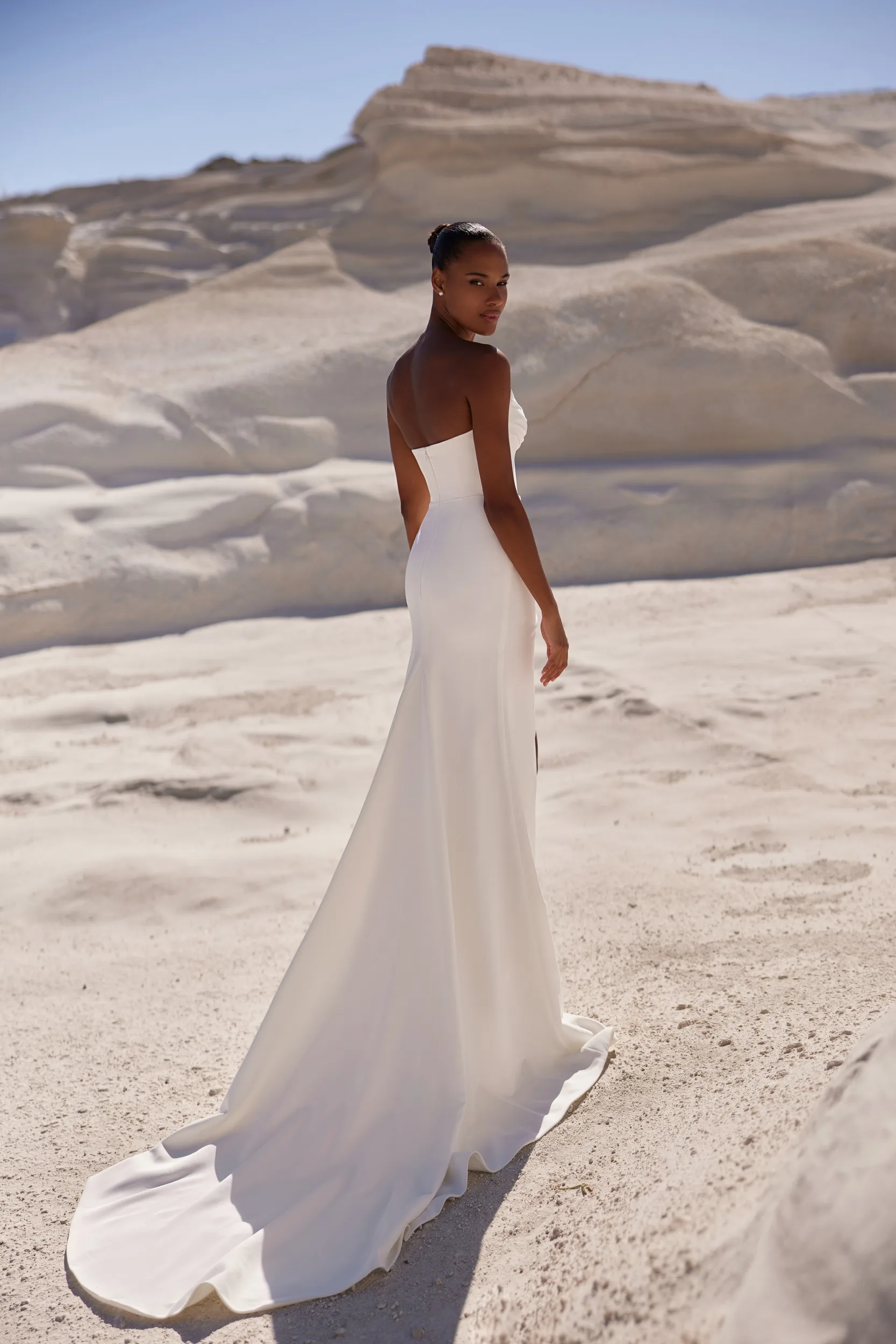 Thalia - Eva Lendel | Luxury bridal fashion brand
