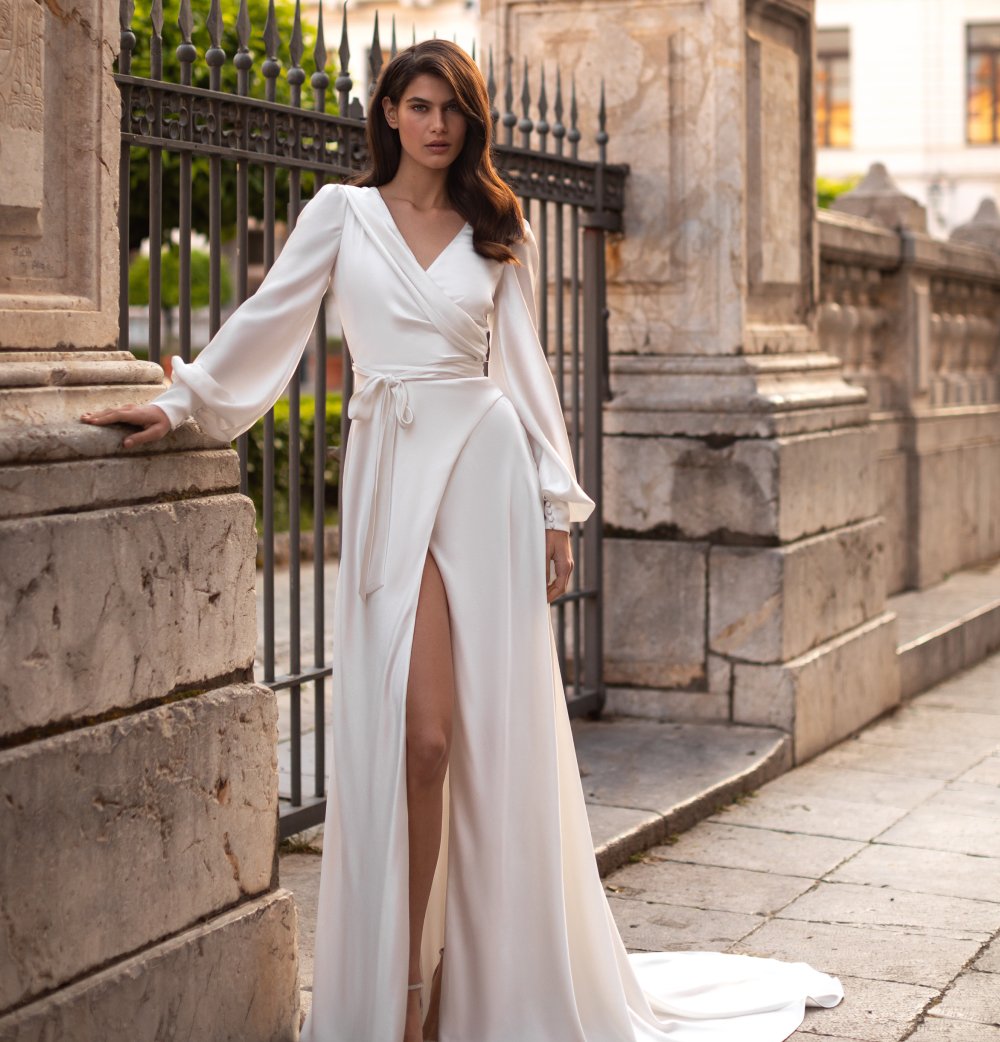 Bridal Trends 2022 - 2023 | Future and current wedding dress trends 2022 Real brides in wedding dresses of different styles by Eva Landel design - 15