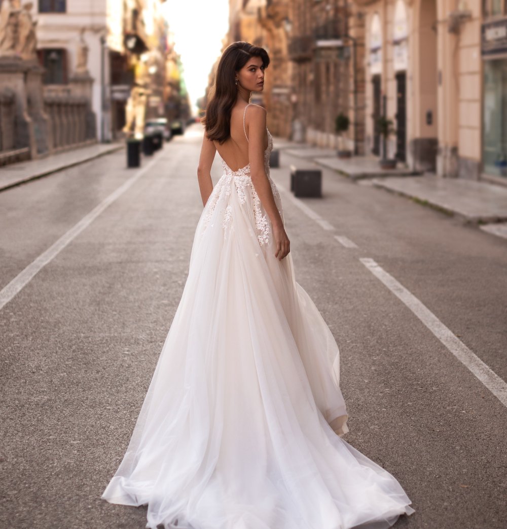 Bridal Trends 2022 - 2023 | Future and current wedding dress trends 2022 Real brides in wedding dresses of different styles by Eva Landel design - 4