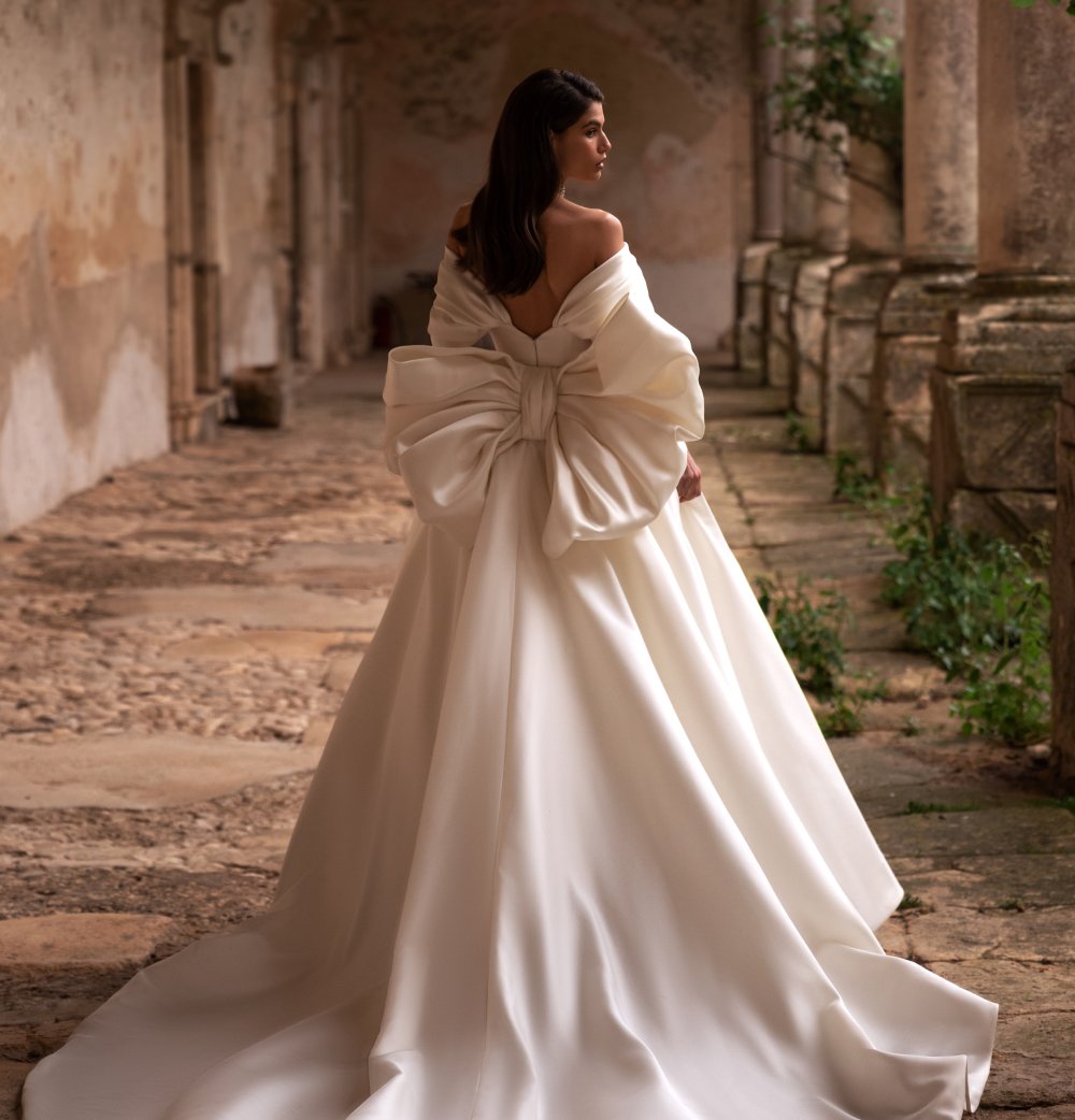 Bridal Trends 2022 - 2023 | Future and current wedding dress trends 2022 Real brides in wedding dresses of different styles by Eva Landel design - 8