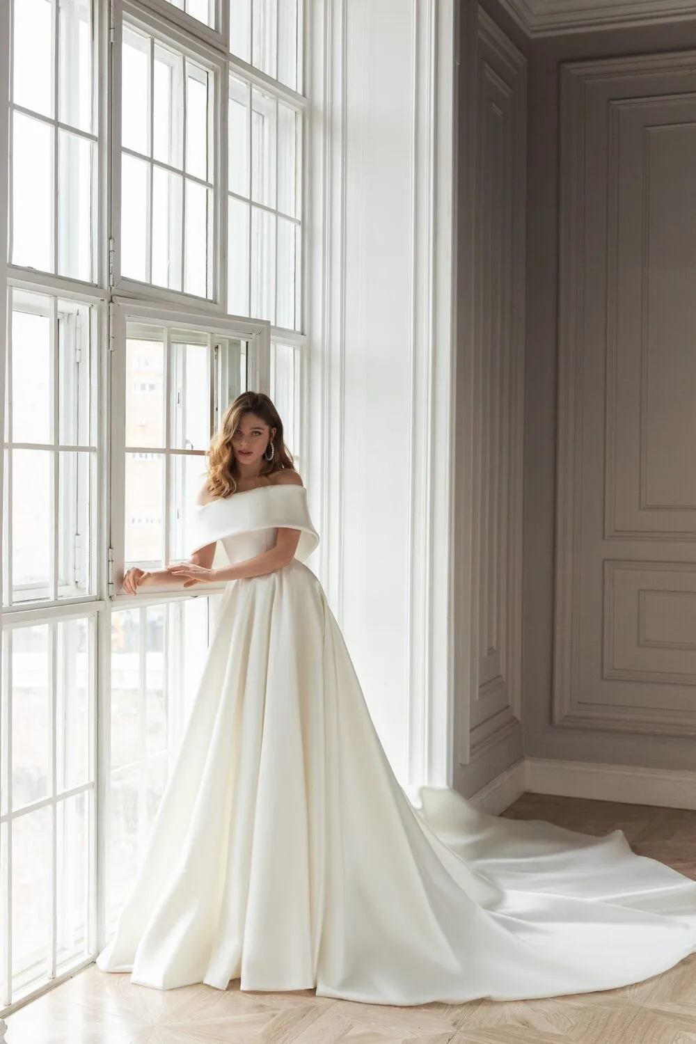 【ri】Eva lendel Dana ロールカラーウエディングドレス Dana - Eva Lendel | Luxury bridal fashion brand