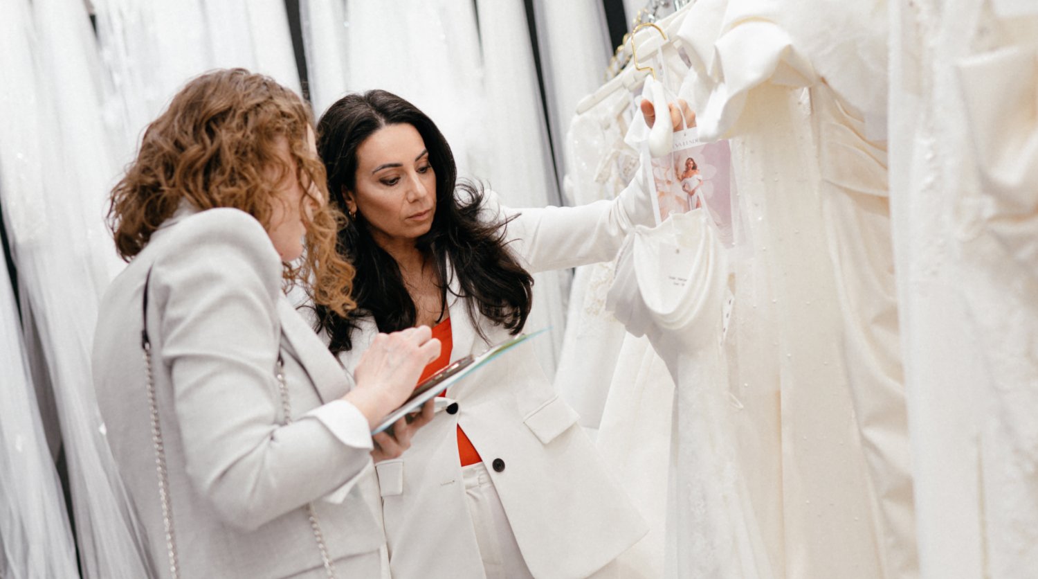 Eva Lendel Stuns at Barcelona Bridal Fashion Week 2024: A Recap of Glamour and Elegance - 5